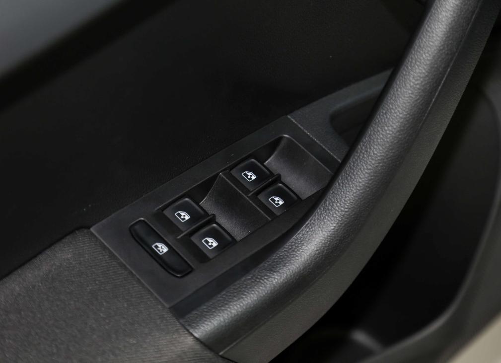 明锐最低降至6.49万，油耗4毛每公里，还看啥朗逸