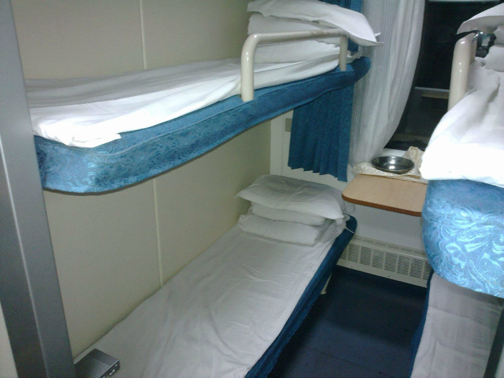 为什么坐火车不能下铺,火车不选上下铺会便宜吗