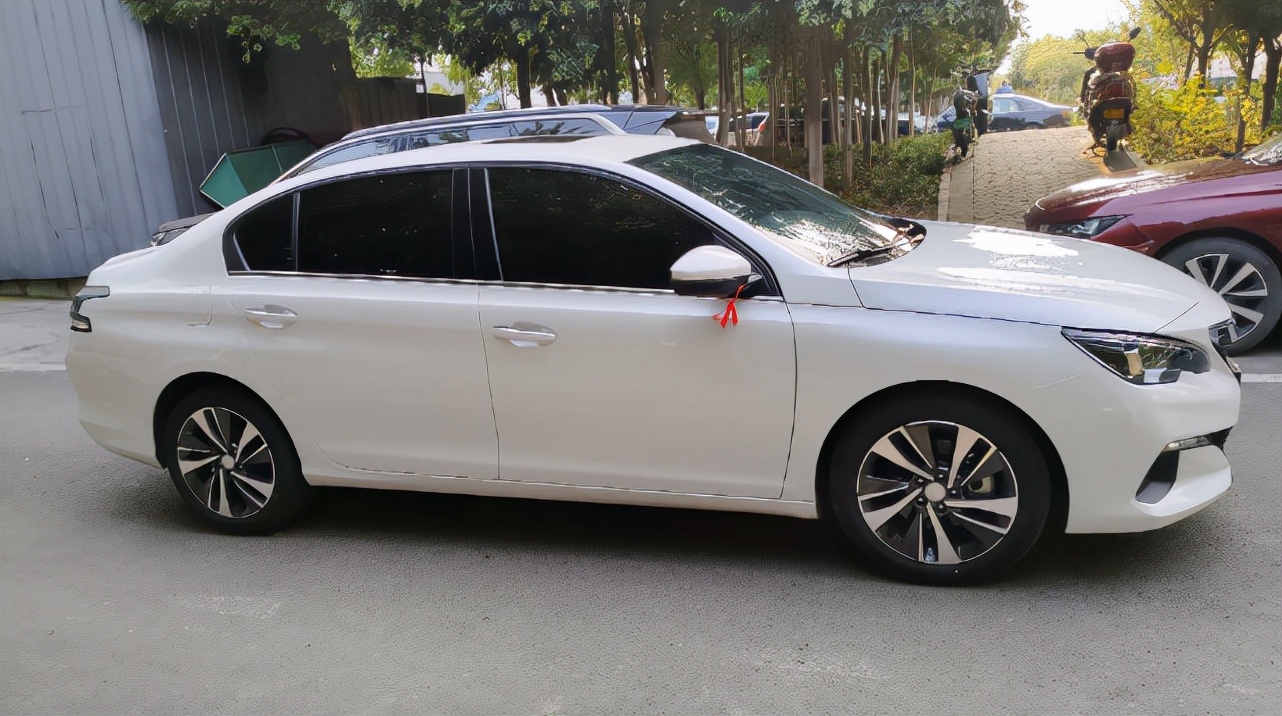 10款标致4081.6手动挡真实油耗,降价也卖不动的车