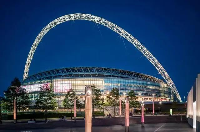 足球场顶棚结构图解,世界足球场的建造全过程