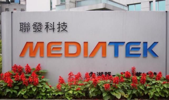 寻求代工四处碰壁，冥冥之中迎来曙光：艰难中蹒跚而行