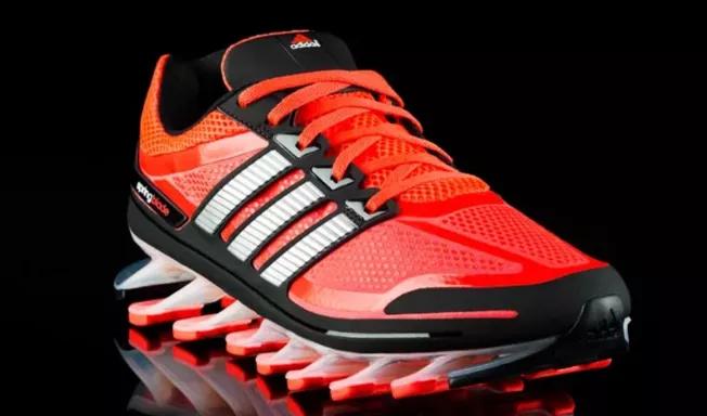 青铜价王者跑鞋！“第三代”国产刀锋鞋再升级，踩下去自动弹回来