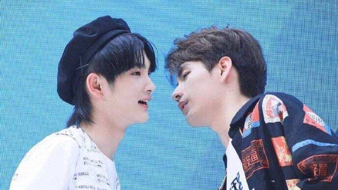 周震南和张颜齐是组合吗,张颜齐是不是踩着周震南出道