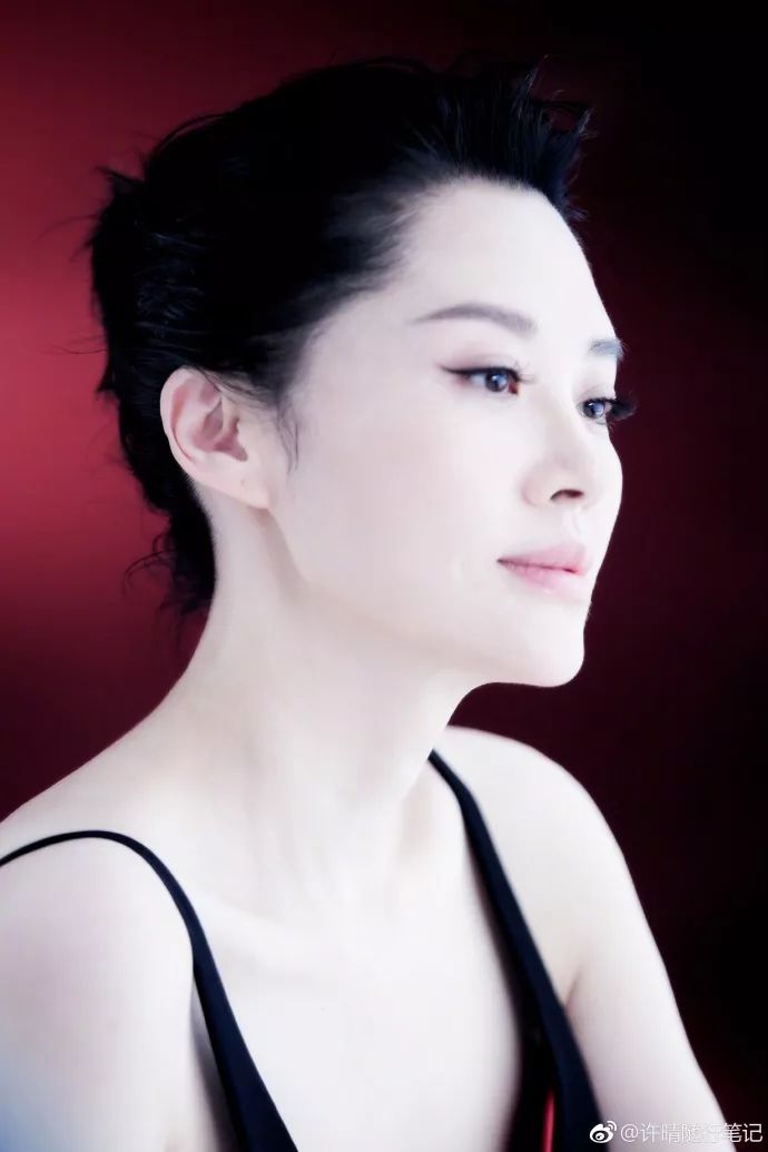 许晴50岁依然少女感满满,50岁的许晴拥有25岁的坦然