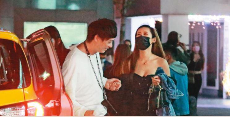 风流倜傥的“信”，肆意游走女人间，49岁和交往17年的女友分手