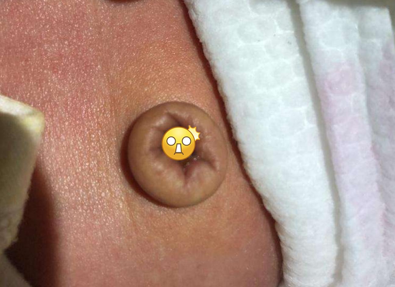 产后剪脐带会很痛吗？7天自然脱落别担心，“三不要”护理好脐带