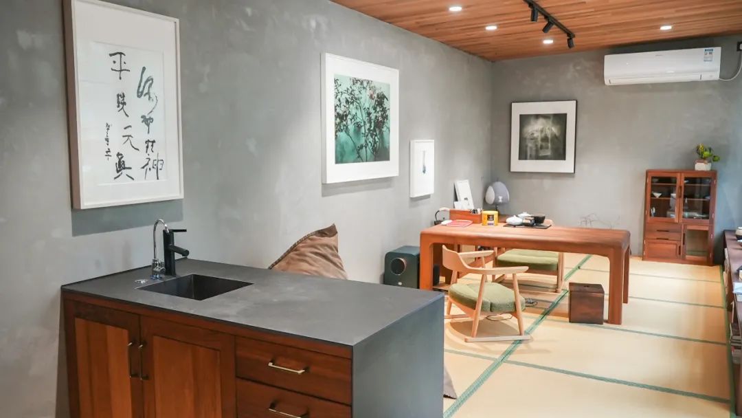 住在上海闹市400平的房子里，花开不败，开窗见池塘，太羡慕了