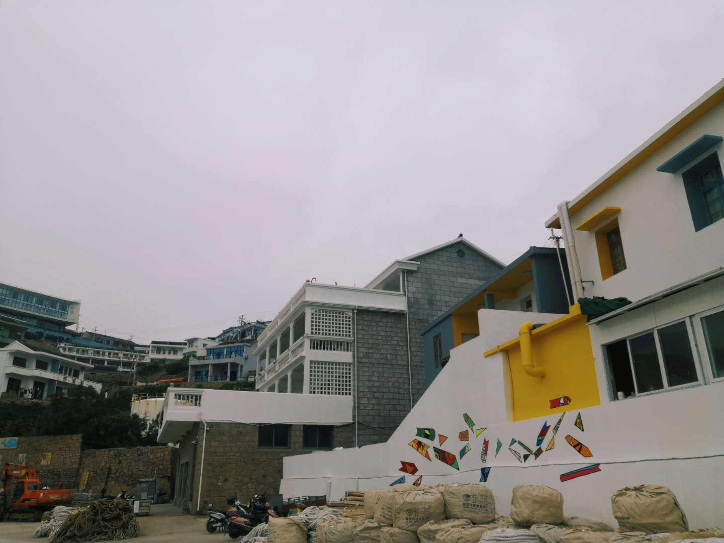 东极岛，这座远离城市喧嚣的小众海岛，因韩寒的《后会无期》大火