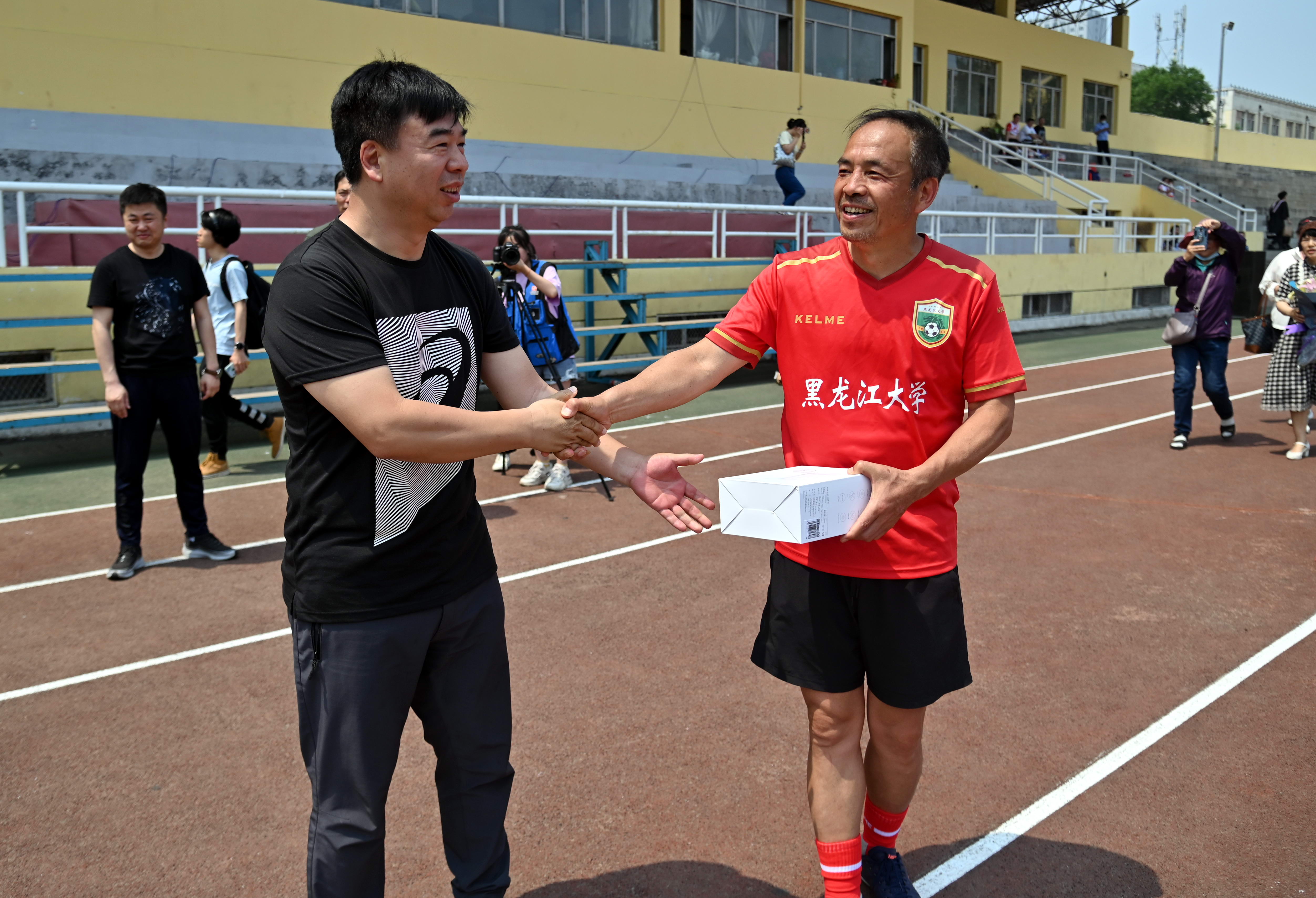 以球会友足够精彩,以球会友浪迹天涯
