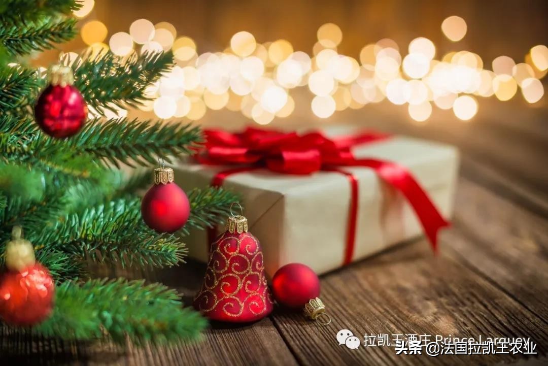 一杯温热红酒，一桌饕餮大餐，一个温馨圣诞