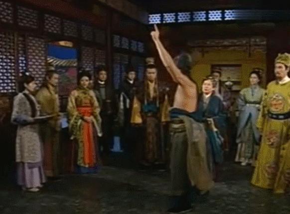 男星劈腿娶小20岁大学生，婚后却被多次出轨，网友：这就是报应