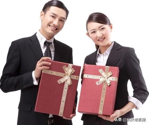过节送领导礼物被拒绝,老狐狸送礼
