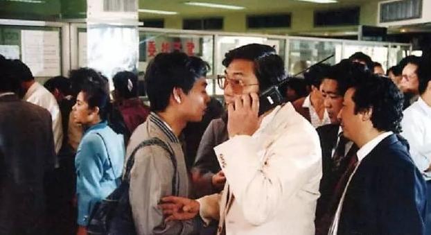 1995年澳门轮船被抢1000万，一个遗忘手机，警方揪出幕后黑“警”