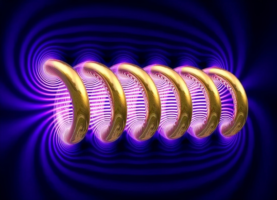 人体在强磁场中会受到伤害吗,人经过强磁场是不是也会产生电压