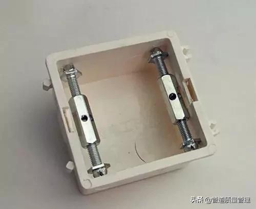 插座底盒没清理,插座底盒不打胶怎么修