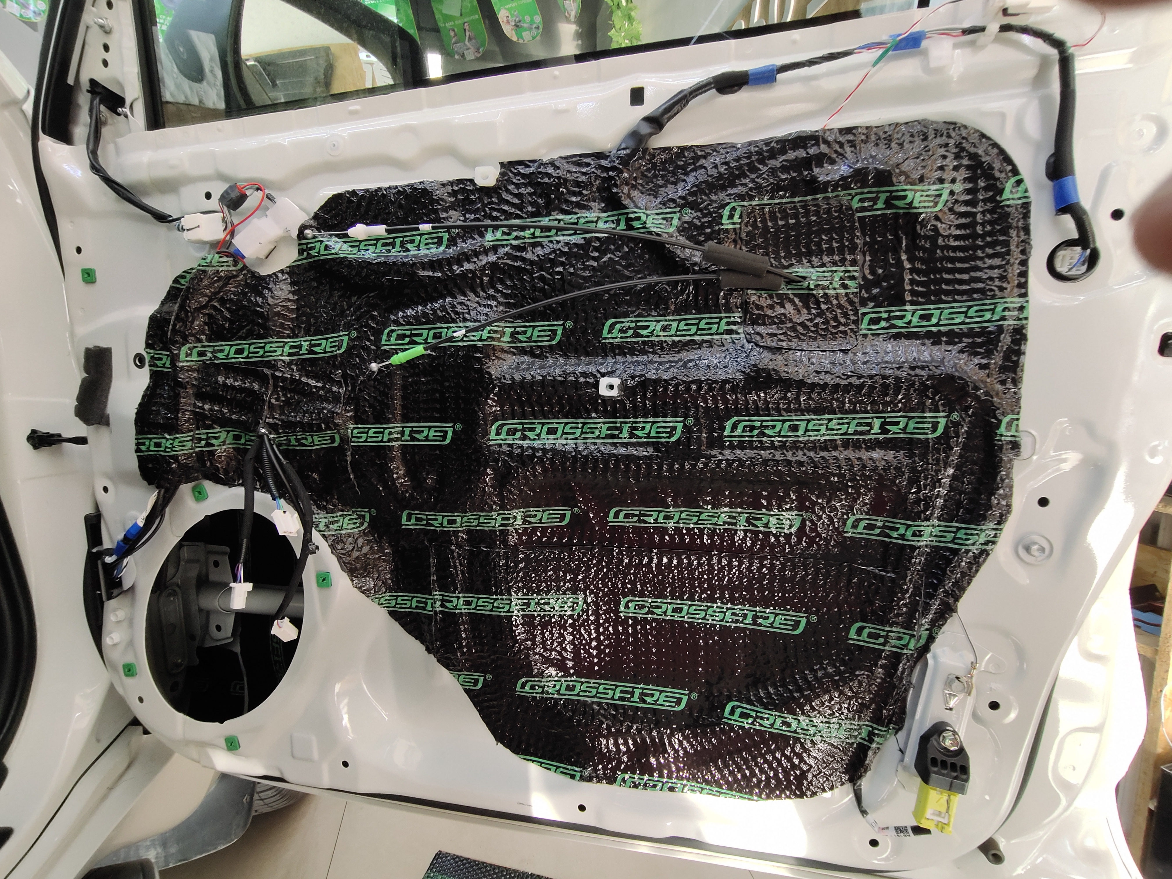 赤峰汽车音响改装鑫航改装丰田霸道升级四门隔音丹拿40周年喇叭