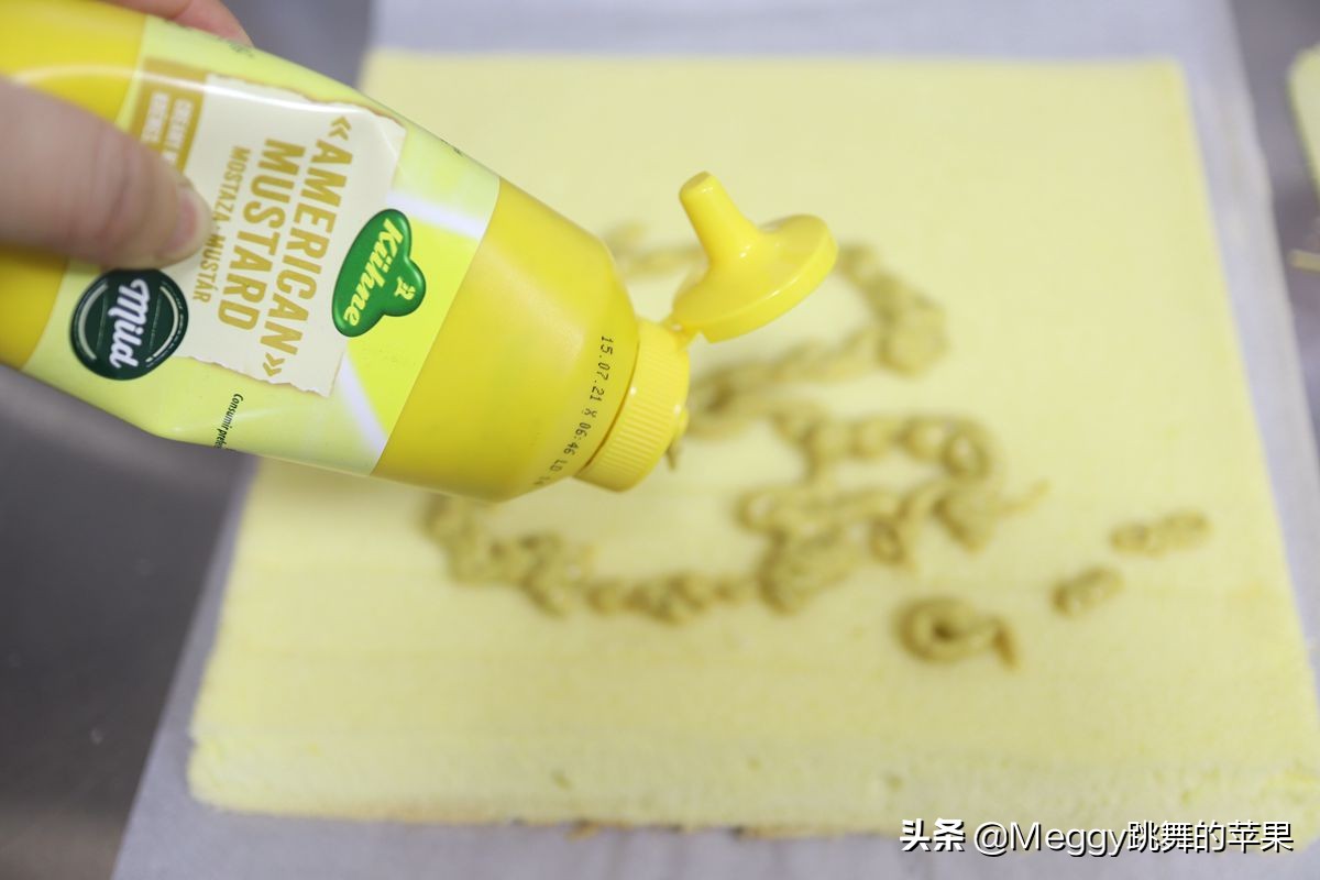 肉松蛋糕卷控出油,肉松蛋糕卷香甜咸香松软馋哭了