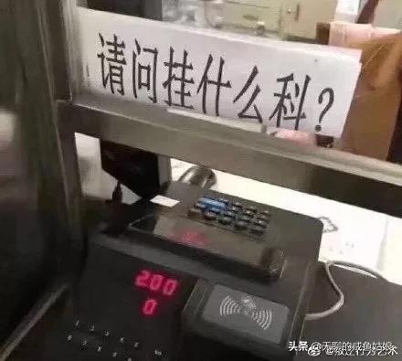 男朋友山羊跳该不该分手,男朋友蹲在地上玩山羊跳