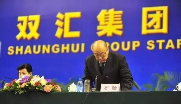 66岁一夜赔掉121亿，77岁卖猪肉狂赚518亿，王健林也要甘拜下风！