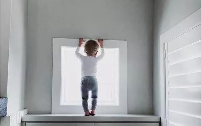 男孩头顶秃怎么挽救,19岁男孩头发秃了怎么办