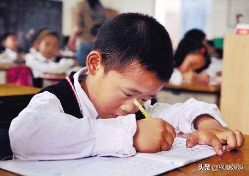 孩子在学校犯了错误家长如何引导,高中陪读家长怎样疏导和鼓励孩子