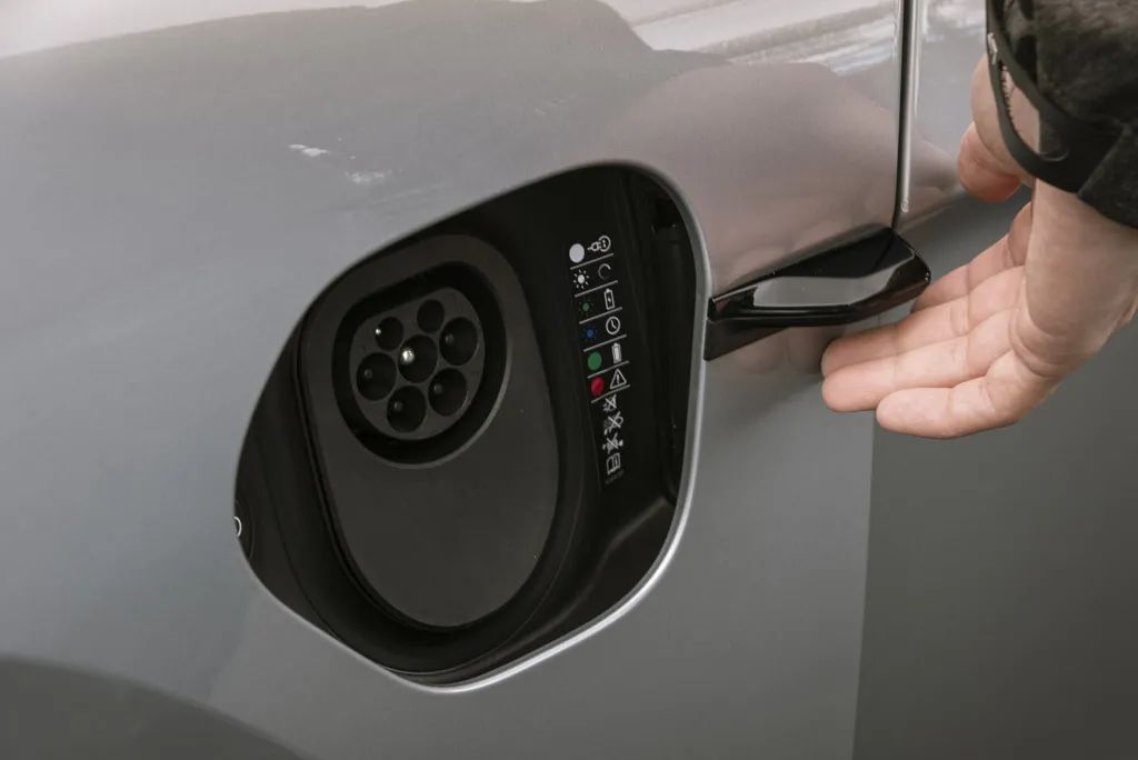 国家燃油车禁售时间,从禁摩的高速开到了禁摩高速