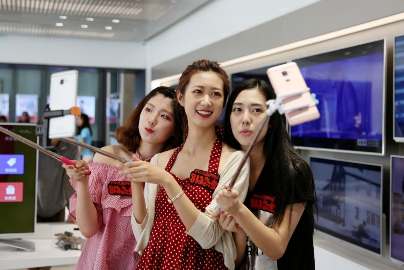 显摆张婷婷后续,张婷婷抖音直播破涕为笑