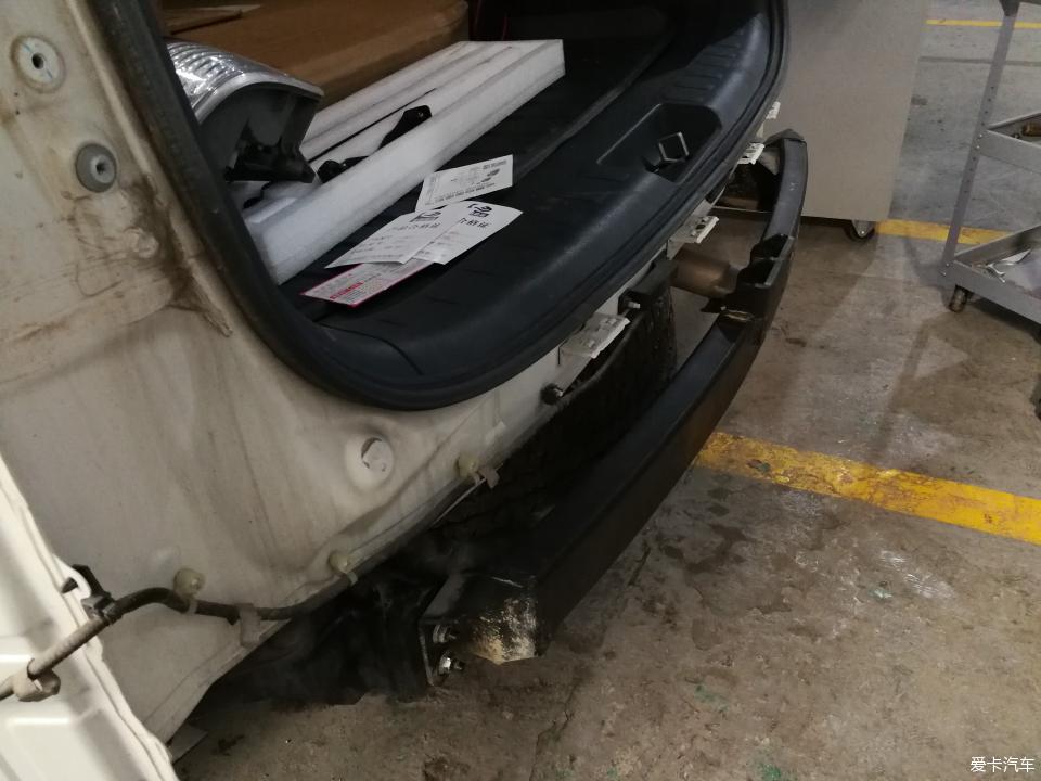 途达2021款2.5t柴油版越野视频,2021款途达四驱七座越野视频