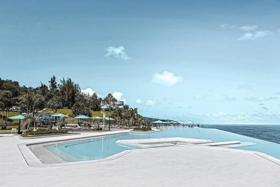 夏日清凉好去处泳池,夏日玩水胜地无边际泳池