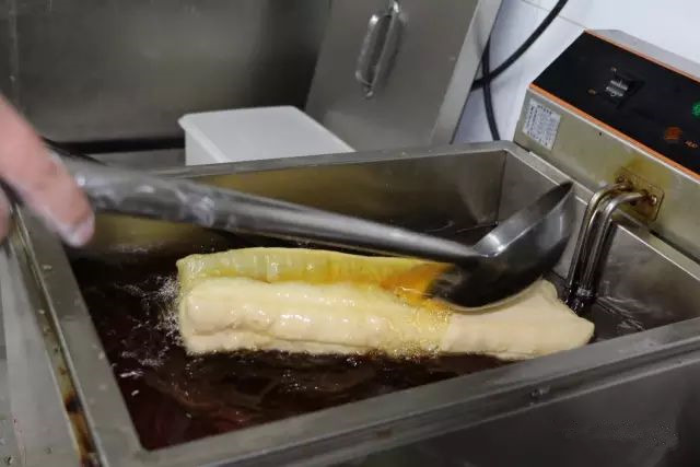 早餐面食技术培训油条配方,早餐店油条做法和配方的全过程