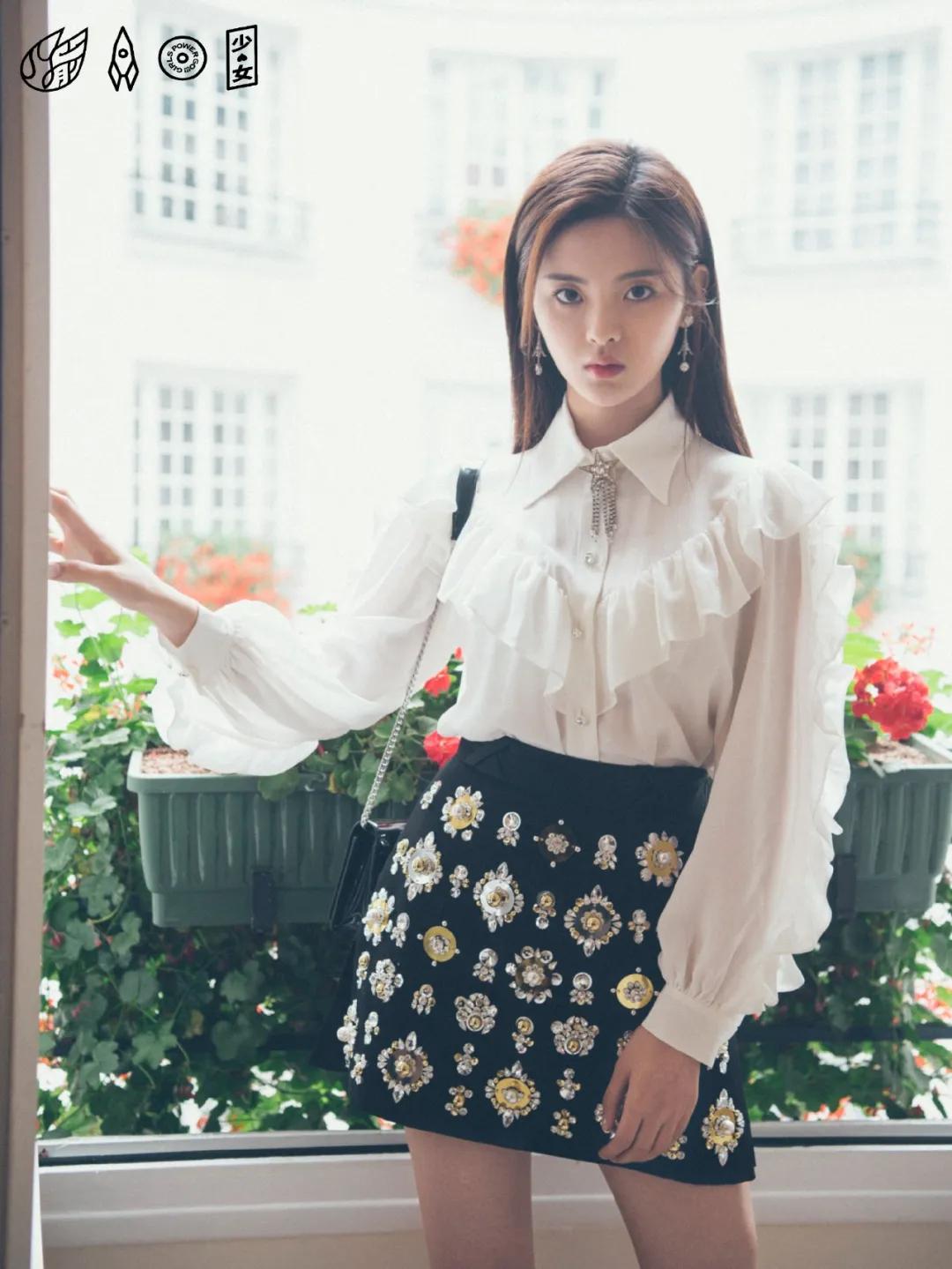 周雨彤的穿搭白衬衫,周雨彤刘雯钟楚曦