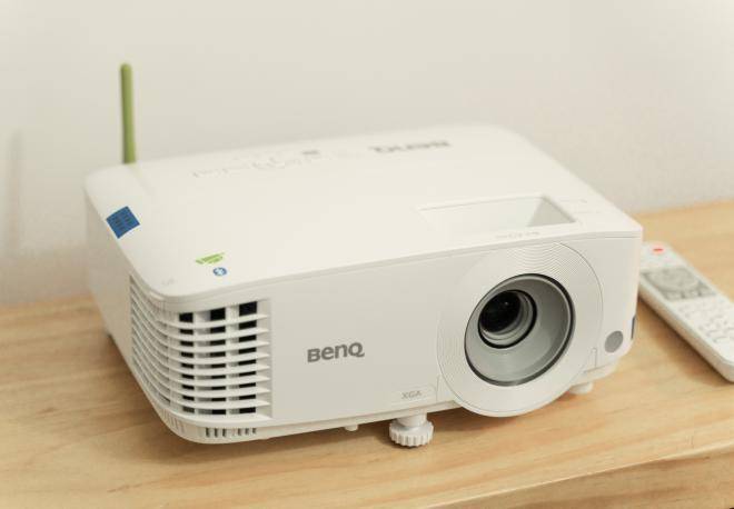 明基E520移动无线投影仪：解锁视频会议协作新姿势