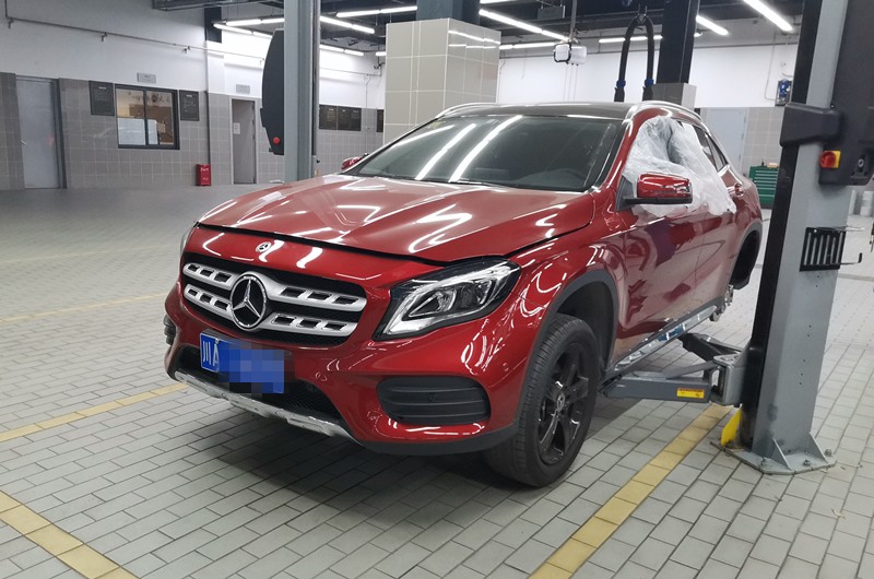 女子买奔驰新车未到手就出故障,成都女子买车