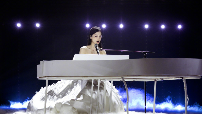 乘风破浪的姐姐黄圣依怎么不淘汰,黄圣依亮相乘风破浪的姐姐亮相