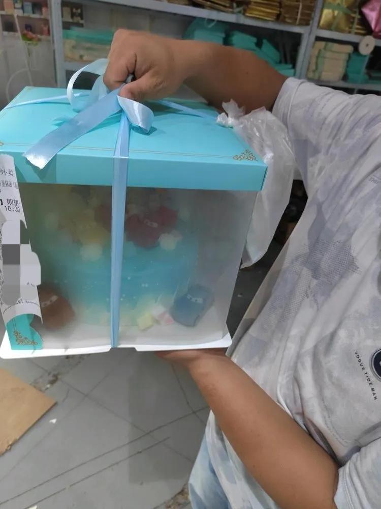 蛋糕外卖骑手怎么配送,一般外卖生日蛋糕怎么配送啊