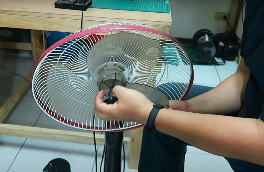 家用电风扇常见故障维修方法,立式电风扇怎么拆下来就坏了