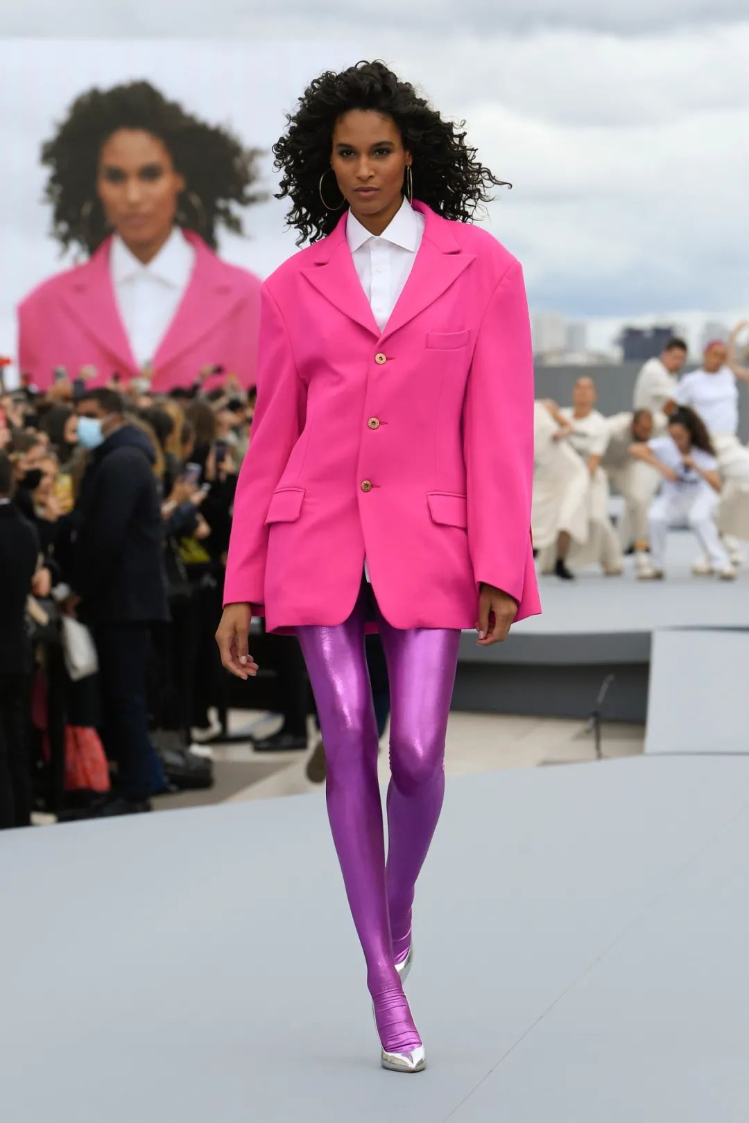 巴黎时装秀ladygaga,ladygaga巴黎时装秀