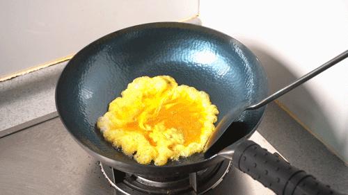 所有的不粘锅和大部分的铁锅,真正的无涂层不粘锅还是古老铁锅