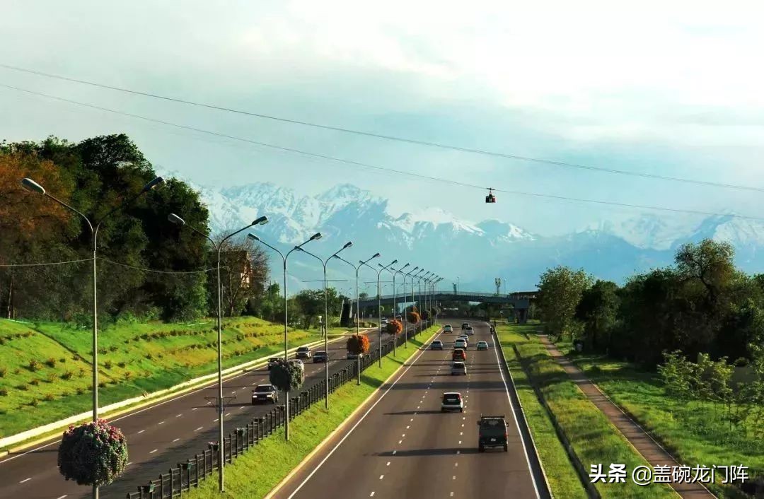 *疆新**往西，这片神奇的处女地，去一次相当环游大半个世界！