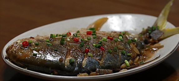 银鲳鱼和金鲳鱼哪个刺少,银鲳鱼金鲳鱼哪个好吃刺少