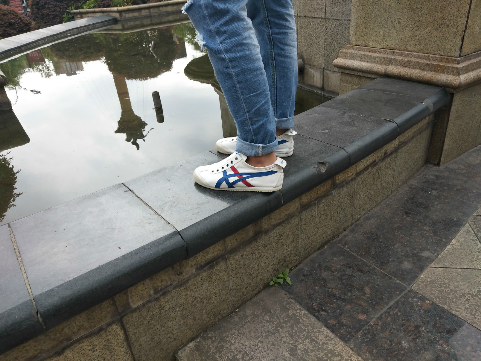 鬼冢虎鞋和亚瑟士有什么不同,鬼冢虎和亚瑟士图片