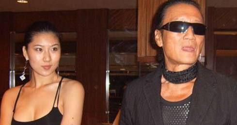 谢贤和谢霆锋年轻照,谢贤一直戴墨镜