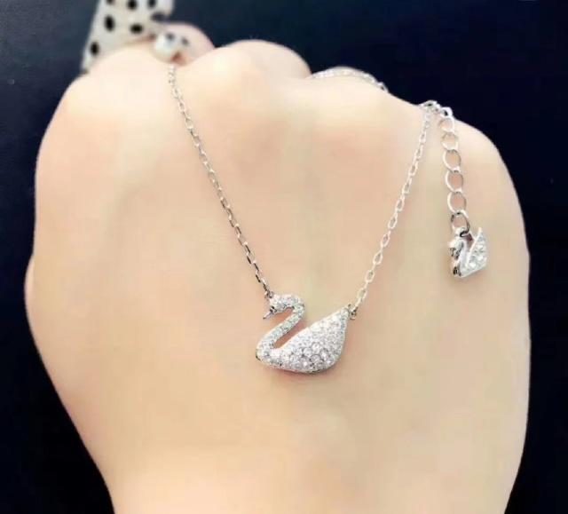 施华洛世奇天鹅项链怎么查询真假,施华洛世奇天鹅项链材质是银吗