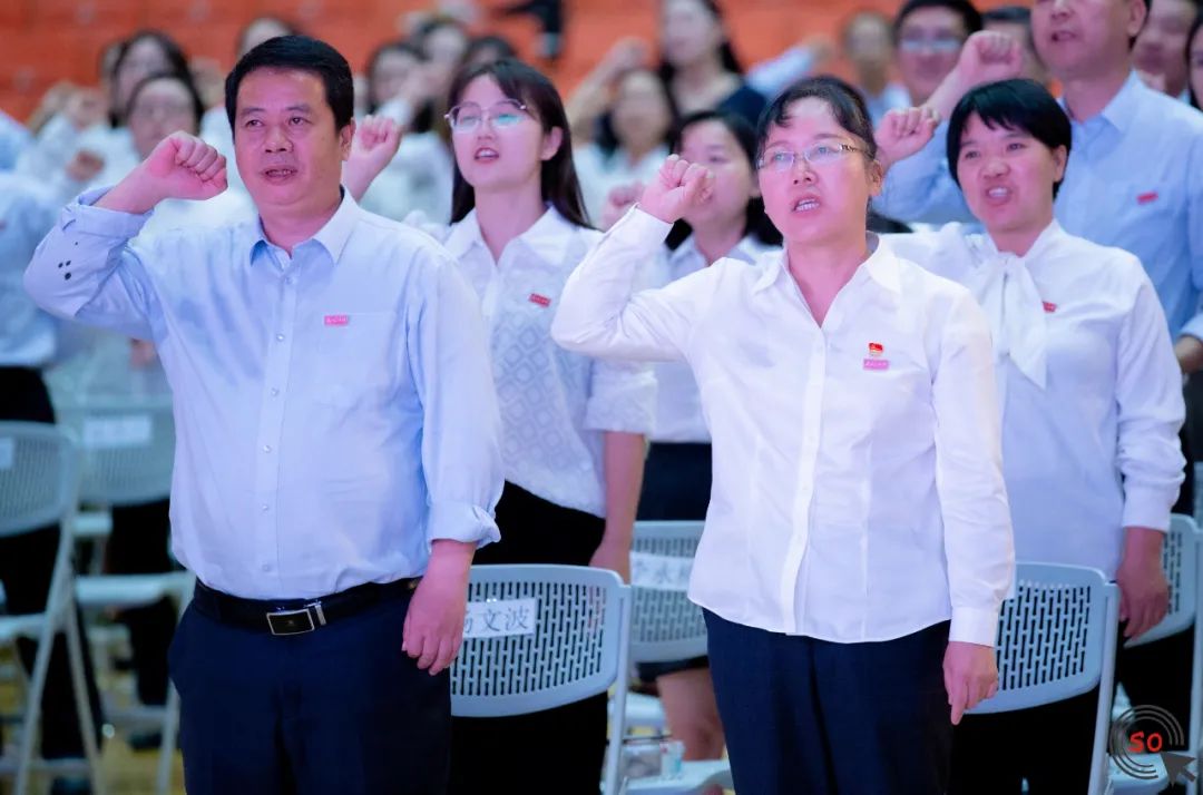 昆明行知中学教师节表彰大会,白塔中学隆重举行开学表彰大会