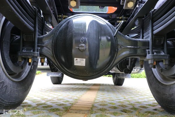 东风天龙4x2港口牵引车,目前最便宜4x2港口牵引车