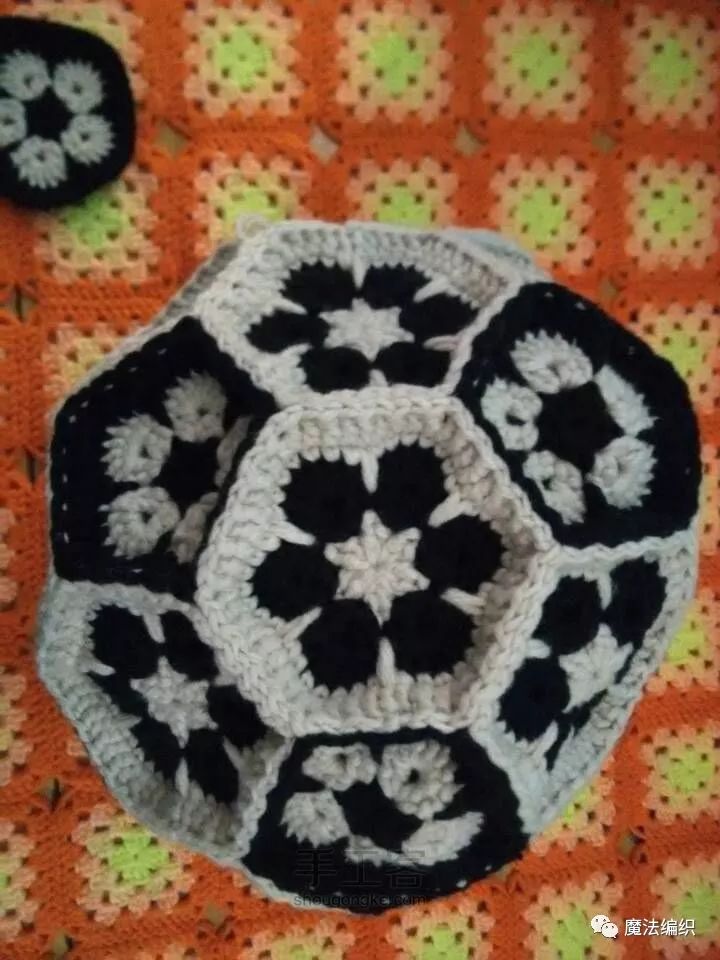 毛线编织足球的教程,宝宝足球鞋编织教程