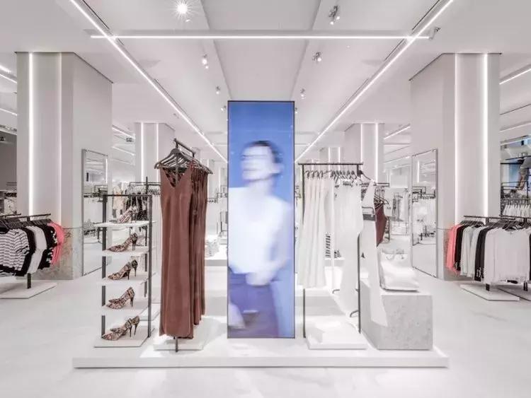 服装陈列挂衣教程,服装店如何让服装货架陈列有美感