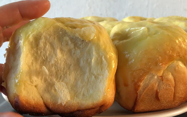 没有高筋面粉怎么用烤箱做面包,不用酵母粉就能做好吃的面包