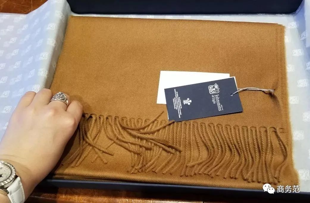 高端羊绒围巾温暖时尚又百搭,冬天必备的羊绒围巾