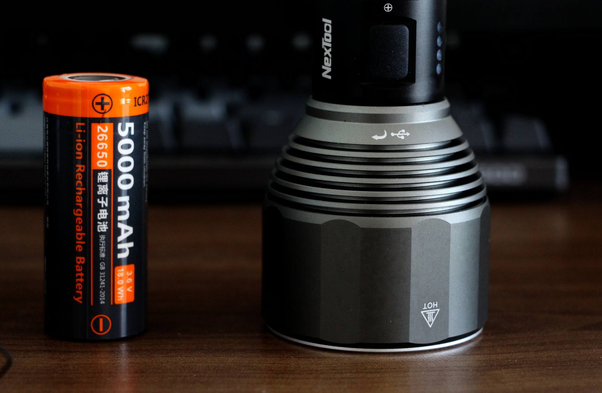 2000流明高亮手电在手,户外横扫黑暗:纳拓户外强光手电筒体验